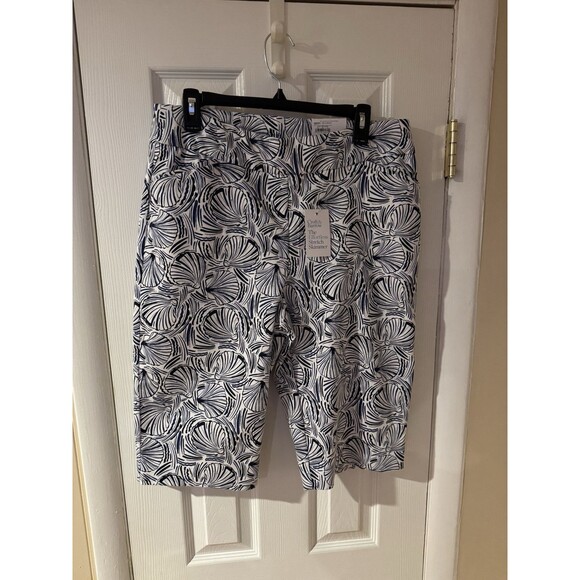 Croft & Barrow Stretch Skimmer Bermuda Style Shorts sz 12 Blue White Shell Print - Picture 8 of 9